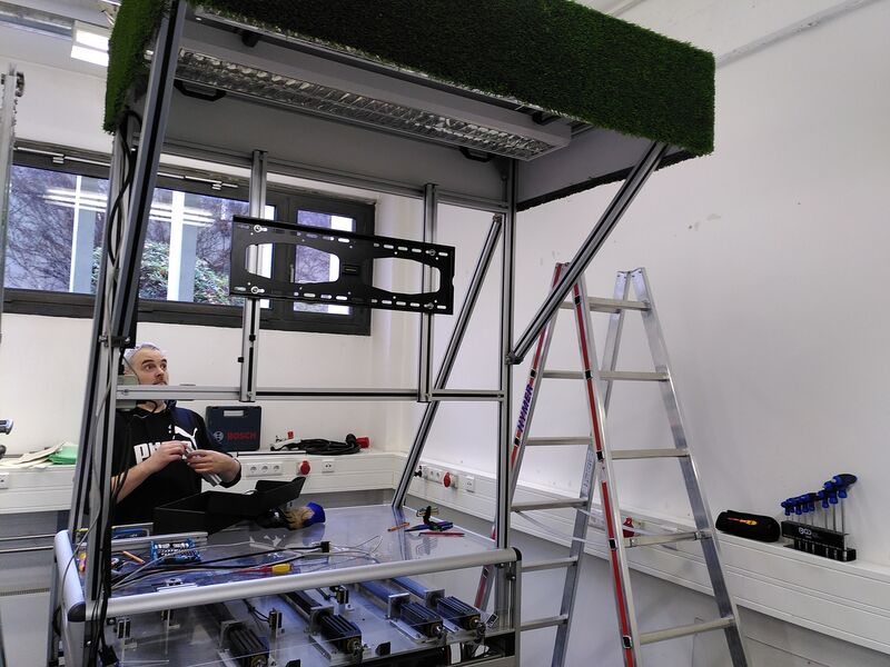 Datei:Small Baldachin mounted.jpg