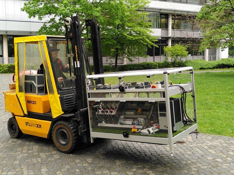 Datei:Small Infoday Kicker Moving 2.jpg